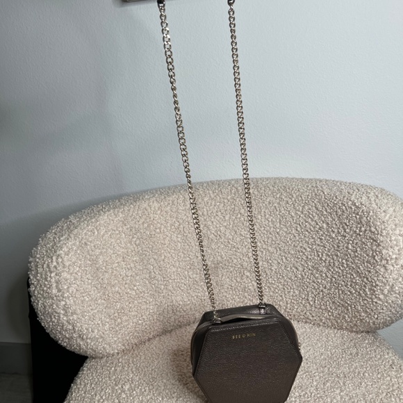 Bee and Kin Handbag - Picture 3 of 5